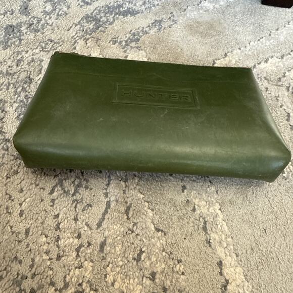 Hunter for Target Green Rubber Pouch Zipper Small Bag Tote Make Up Bag 7.5” X 5” - Picture 2 of 8